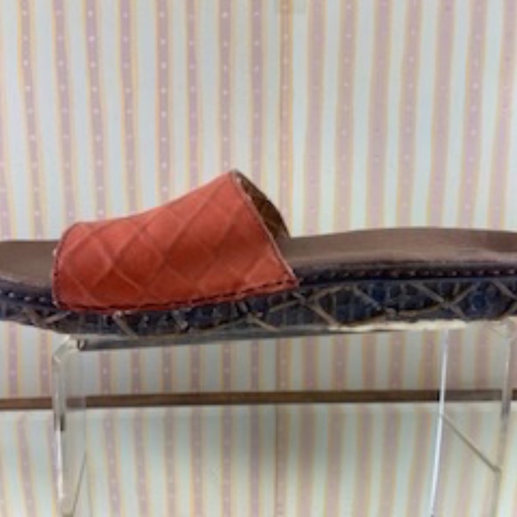 El Naturalista Orange Slides - Picture 8 of 15